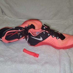 Woman's Nike metcon 2 size 9